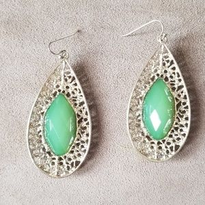 🎉HOST PICK 🎉 Gold and green teardrop earrings.